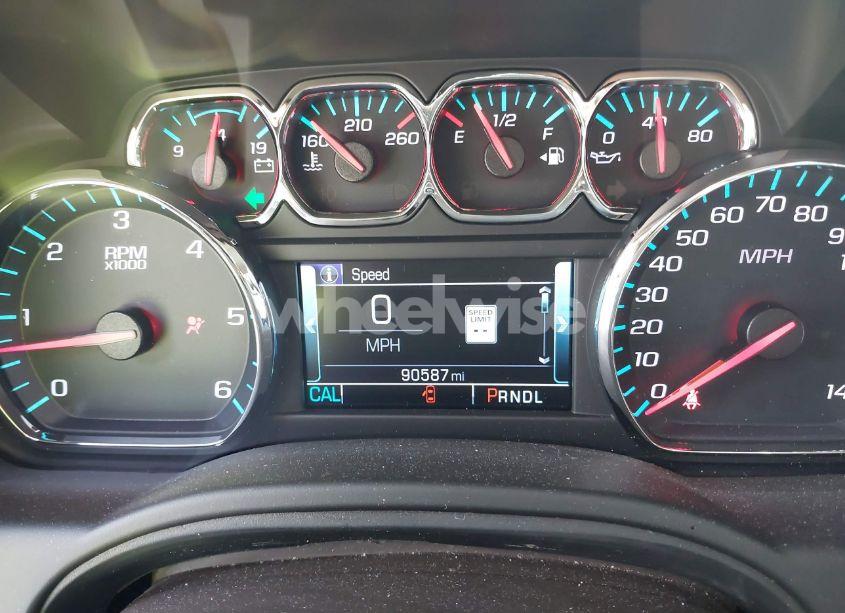 Photo 7 of 2018 Chevrolet Suburban LT (VIN 1GNSCHKC9JR337230)