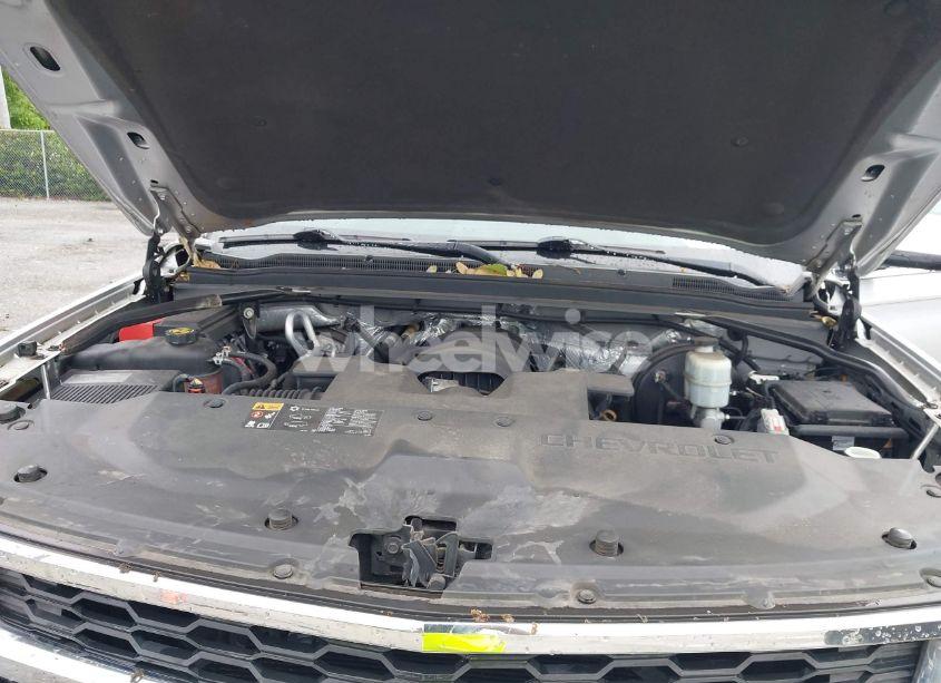 Photo 10 of 2016 Chevrolet Suburban LT (VIN 1GNSCHKCXGR111027)