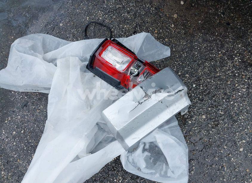 Photo 12 of 2016 Chevrolet Suburban LT (VIN 1GNSCHKCXGR111027)