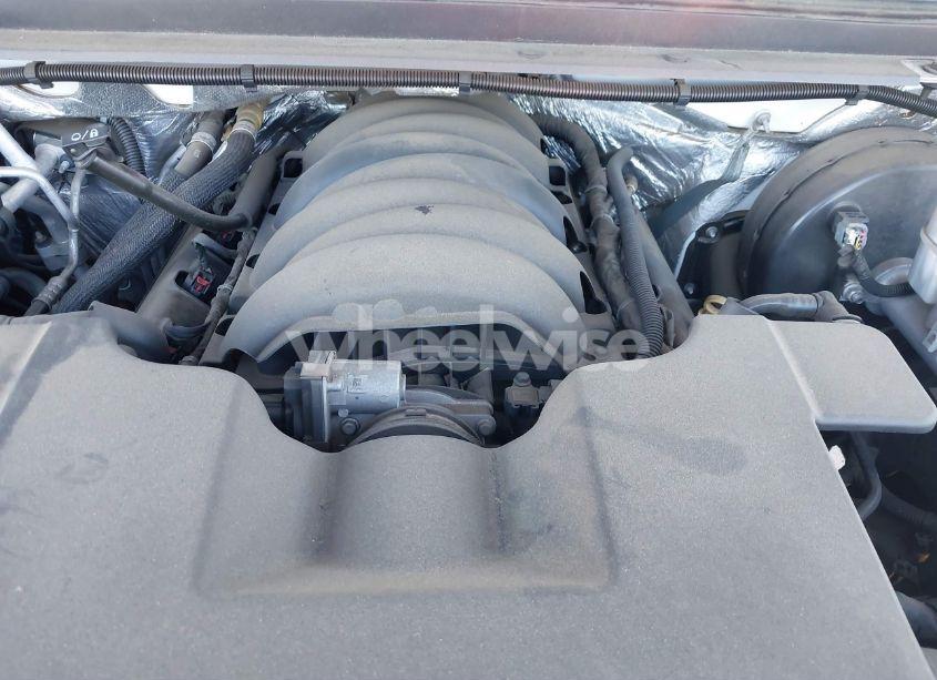 Photo 10 of 2018 Chevrolet Suburban LT (VIN 1GNSCHKCXJR109429)