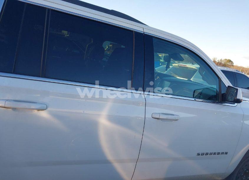 Photo 12 of 2018 Chevrolet Suburban LT (VIN 1GNSCHKCXJR109429)