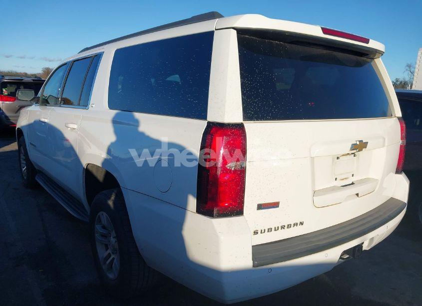 Photo 3 of 2018 Chevrolet Suburban LT (VIN 1GNSCHKCXJR109429)