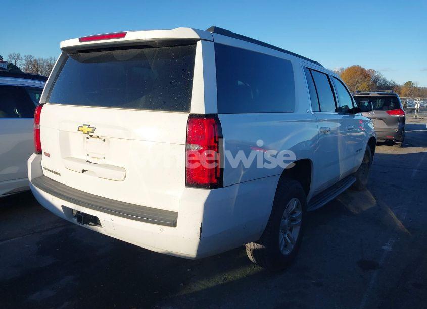 Photo 4 of 2018 Chevrolet Suburban LT (VIN 1GNSCHKCXJR109429)