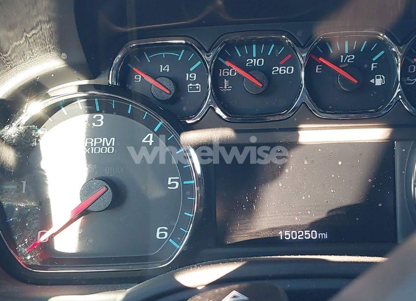 Photo 7 of 2018 Chevrolet Suburban LT (VIN 1GNSCHKCXJR109429)