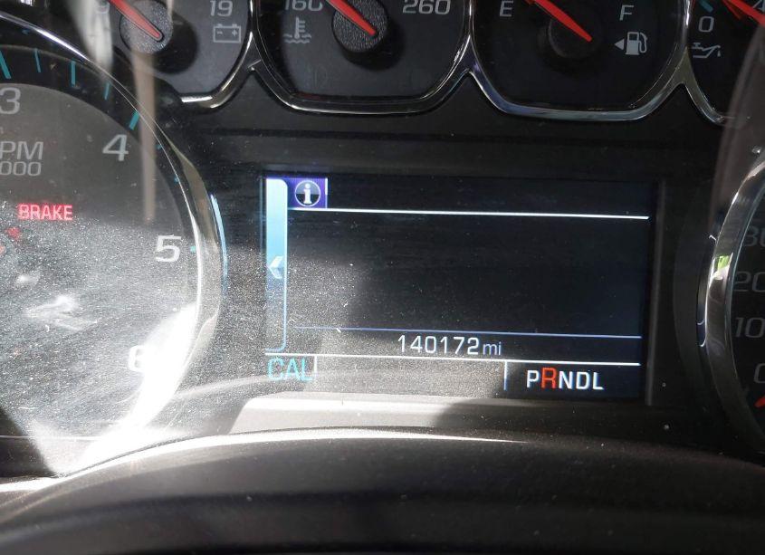 Photo 15 of 2018 Chevrolet Suburban LT (VIN 1GNSCHKCXJR252610)