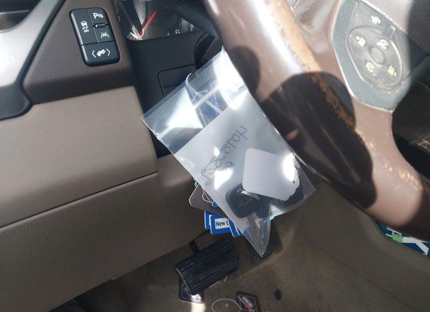 Photo 17 of 2018 Chevrolet Suburban LT (VIN 1GNSCHKCXJR252610)