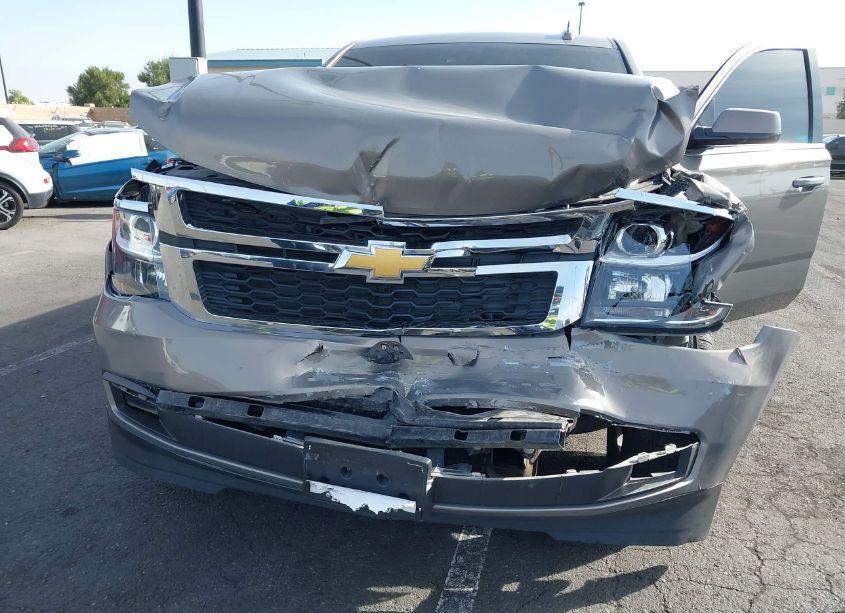 Photo 6 of 2018 Chevrolet Suburban LT (VIN 1GNSCHKCXJR252610)