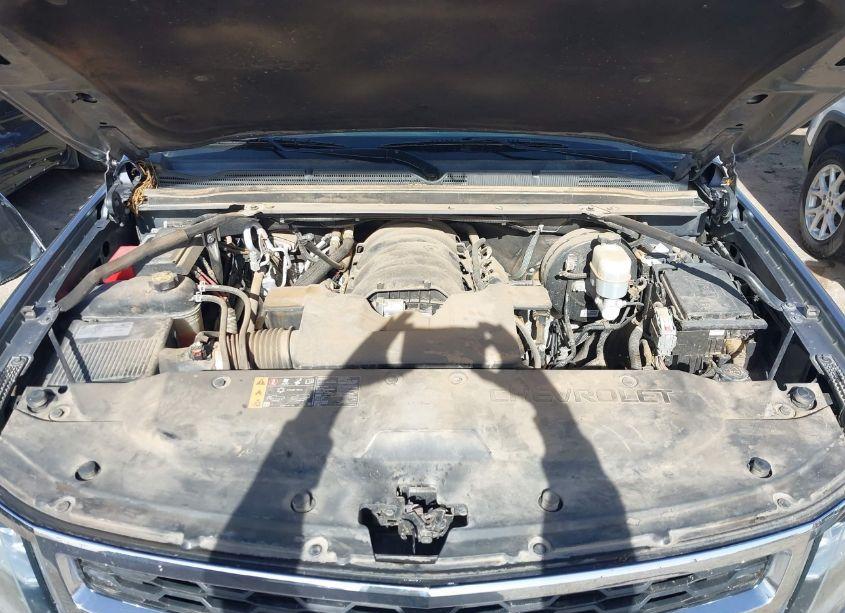 Photo 10 of 2019 Chevrolet Suburban LT (VIN 1GNSCHKCXKR124367)