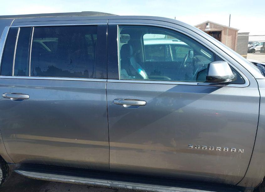 Photo 13 of 2019 Chevrolet Suburban LT (VIN 1GNSCHKCXKR124367)