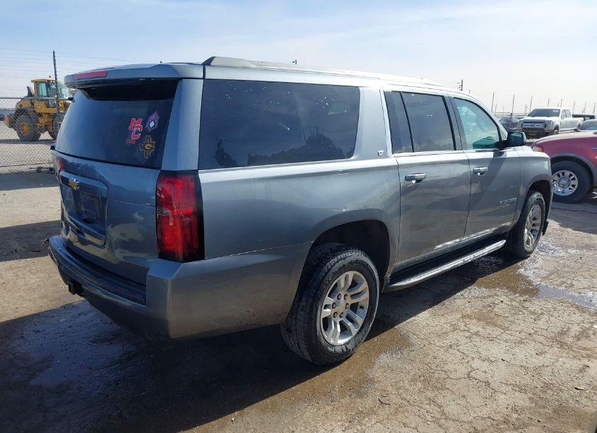 Photo 4 of 2019 Chevrolet Suburban LT (VIN 1GNSCHKCXKR124367)