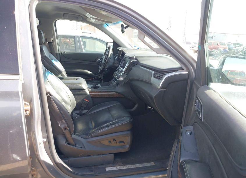 Photo 5 of 2019 Chevrolet Suburban LT (VIN 1GNSCHKCXKR124367)