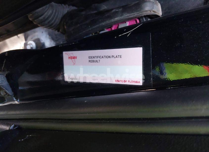 Photo 17 of 2019 Chevrolet Suburban LT (VIN 1GNSCHKCXKR188439)