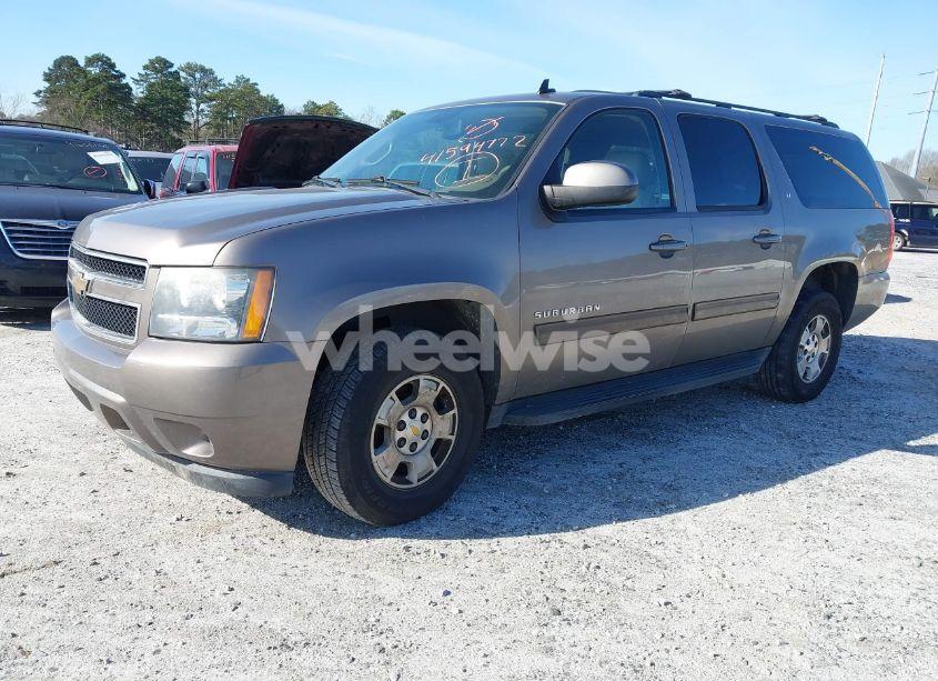 Photo 2 of 2011 Chevrolet Suburban 1500 LT1 (VIN 1GNSCJE00BR122636)