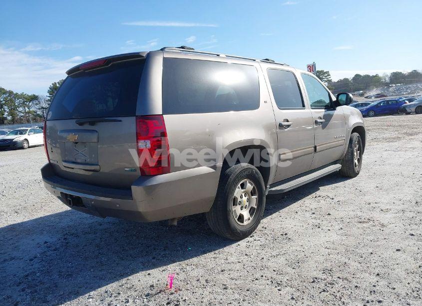 Photo 4 of 2011 Chevrolet Suburban 1500 LT1 (VIN 1GNSCJE00BR122636)