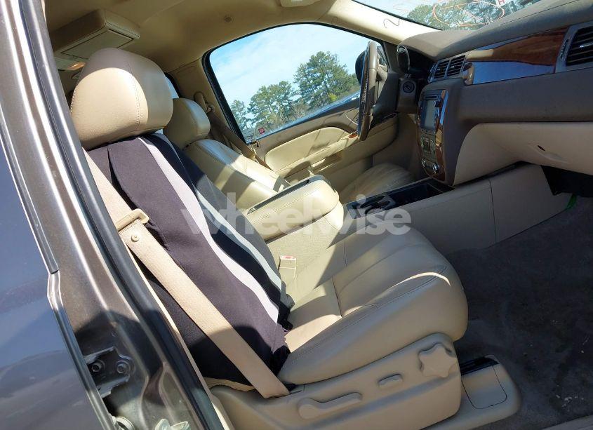 Photo 5 of 2011 Chevrolet Suburban 1500 LT1 (VIN 1GNSCJE00BR122636)