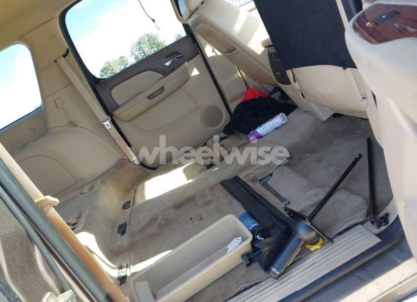 Photo 7 of 2011 Chevrolet Suburban 1500 LT1 (VIN 1GNSCJE00BR122636)