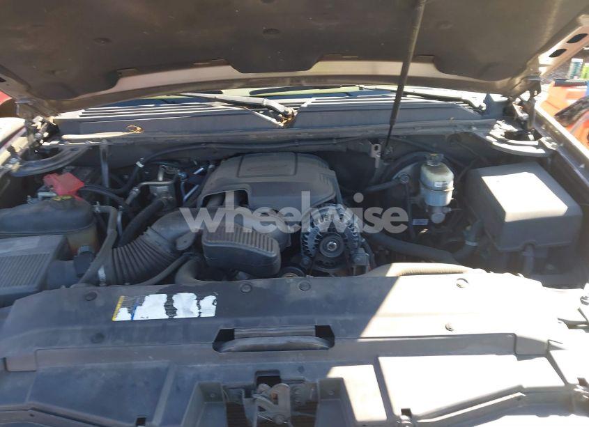 Photo 9 of 2011 Chevrolet Suburban 1500 LT1 (VIN 1GNSCJE00BR122636)