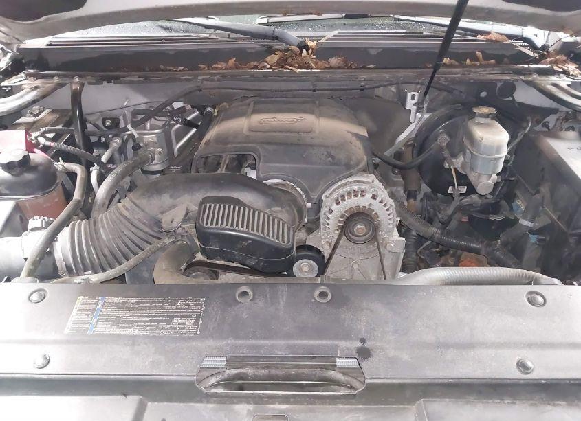 Photo 10 of 2011 Chevrolet Suburban 1500 LT1 (VIN 1GNSCJE00BR215902)