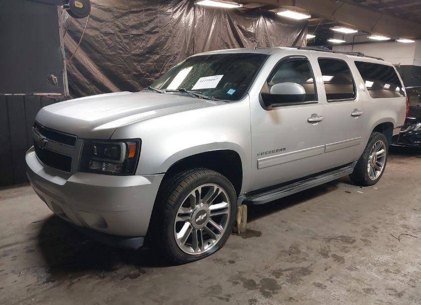 Photo 2 of 2011 Chevrolet Suburban 1500 LT1 (VIN 1GNSCJE00BR215902)