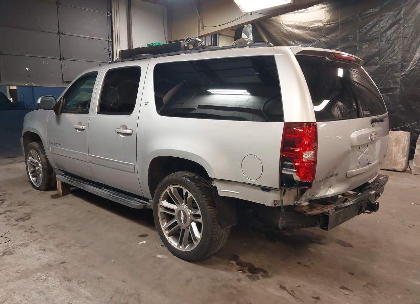 Photo 3 of 2011 Chevrolet Suburban 1500 LT1 (VIN 1GNSCJE00BR215902)