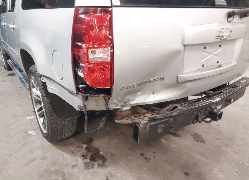 Photo 6 of 2011 Chevrolet Suburban 1500 LT1 (VIN 1GNSCJE00BR215902)