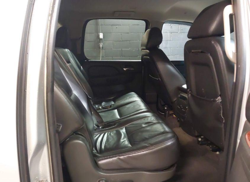 Photo 8 of 2011 Chevrolet Suburban 1500 LT1 (VIN 1GNSCJE00BR215902)