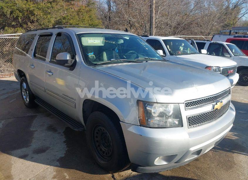 2013 Chevrolet Suburban 1500 LT (VIN 1GNSCJE00DR266075) main photo