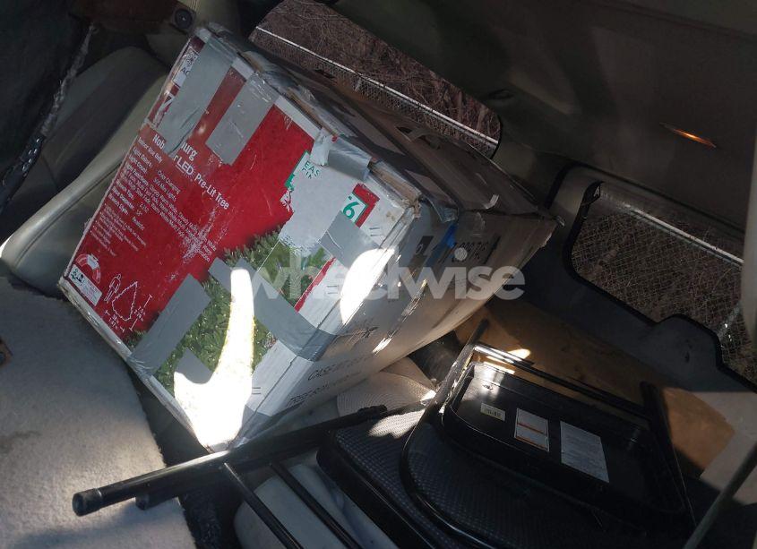 Photo 12 of 2013 Chevrolet Suburban 1500 LT (VIN 1GNSCJE00DR266075)