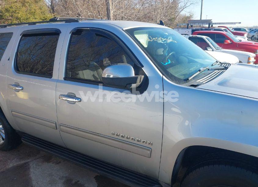 Photo 14 of 2013 Chevrolet Suburban 1500 LT (VIN 1GNSCJE00DR266075)
