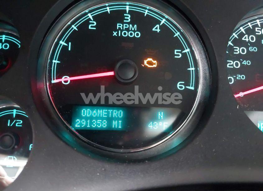 Photo 16 of 2013 Chevrolet Suburban 1500 LT (VIN 1GNSCJE00DR266075)
