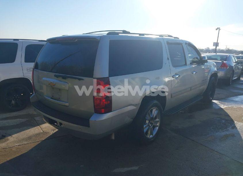 Photo 4 of 2013 Chevrolet Suburban 1500 LT (VIN 1GNSCJE00DR266075)