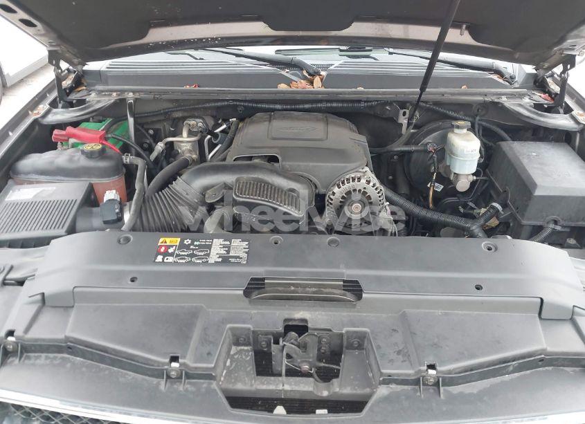 Photo 10 of 2014 Chevrolet Suburban 1500 LT (VIN 1GNSCJE00ER223552)