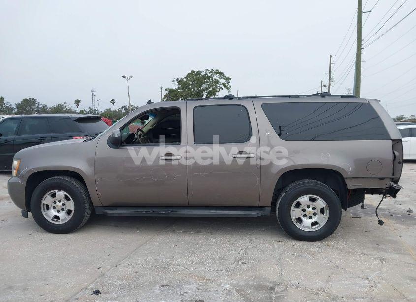 Photo 14 of 2014 Chevrolet Suburban 1500 LT (VIN 1GNSCJE00ER223552)