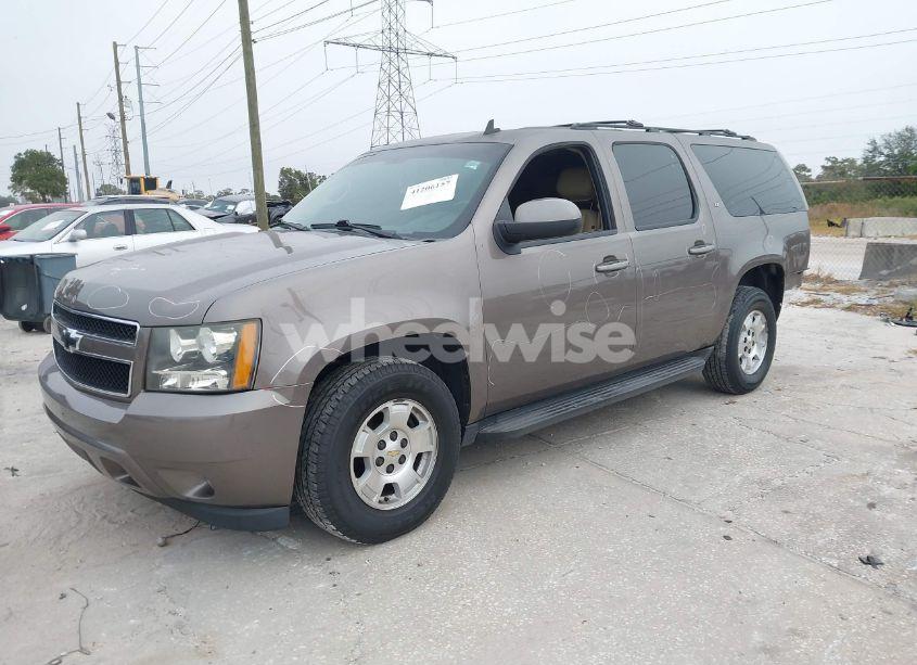 Photo 2 of 2014 Chevrolet Suburban 1500 LT (VIN 1GNSCJE00ER223552)