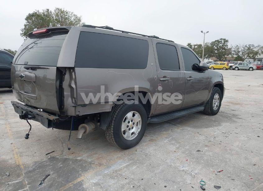 Photo 4 of 2014 Chevrolet Suburban 1500 LT (VIN 1GNSCJE00ER223552)