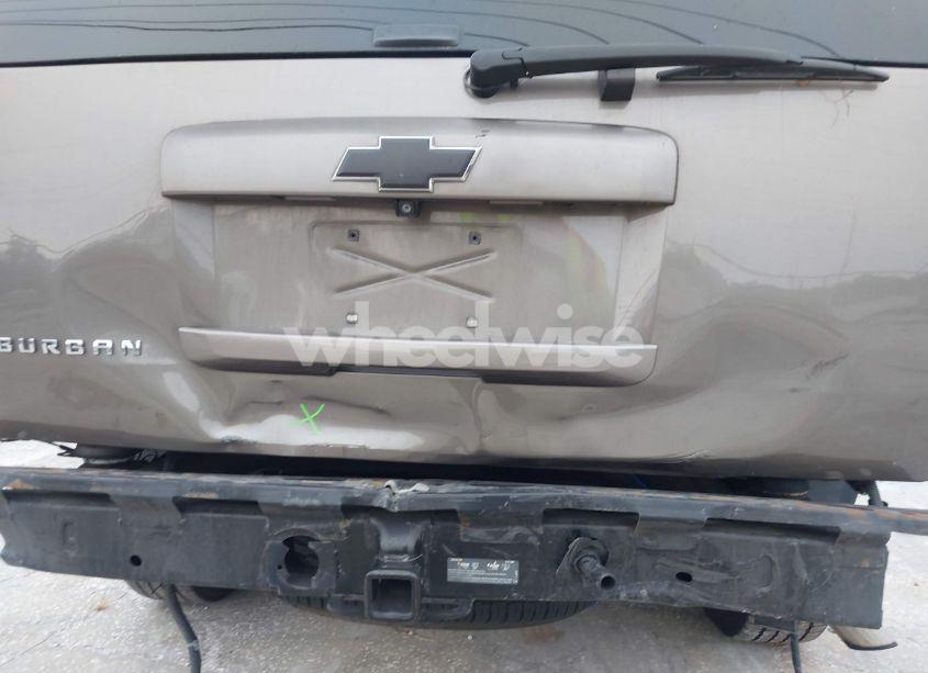 Photo 6 of 2014 Chevrolet Suburban 1500 LT (VIN 1GNSCJE00ER223552)