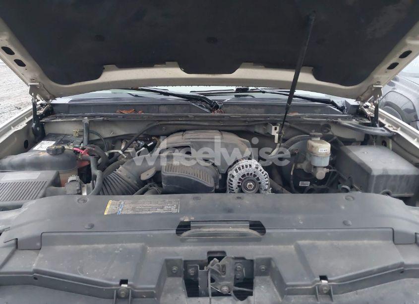 Photo 10 of 2011 Chevrolet Suburban 1500 LT1 (VIN 1GNSCJE01BR177418)