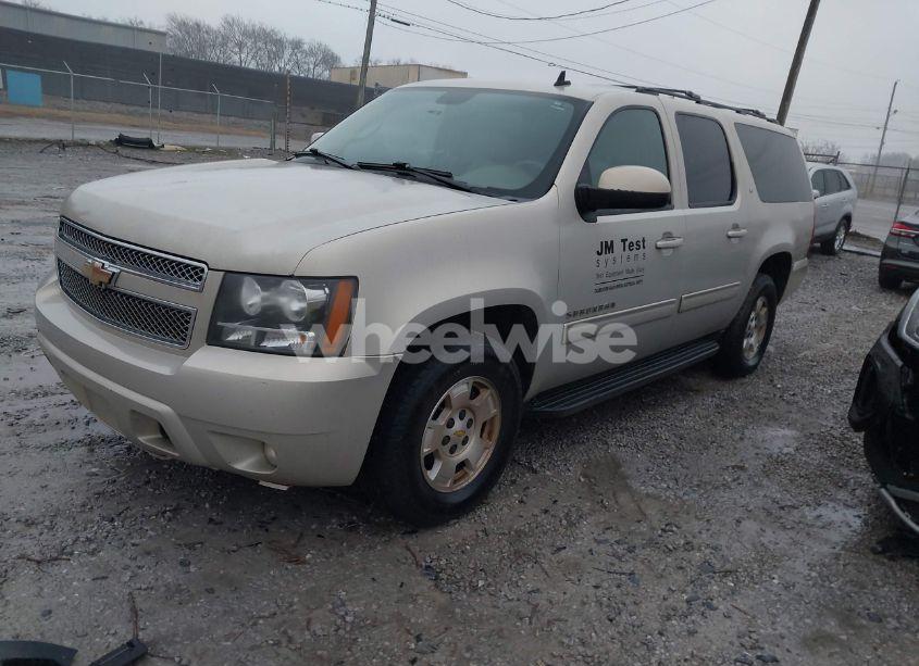 Photo 2 of 2011 Chevrolet Suburban 1500 LT1 (VIN 1GNSCJE01BR177418)