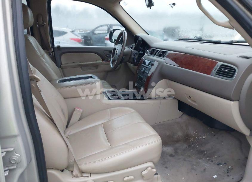 Photo 5 of 2011 Chevrolet Suburban 1500 LT1 (VIN 1GNSCJE01BR177418)