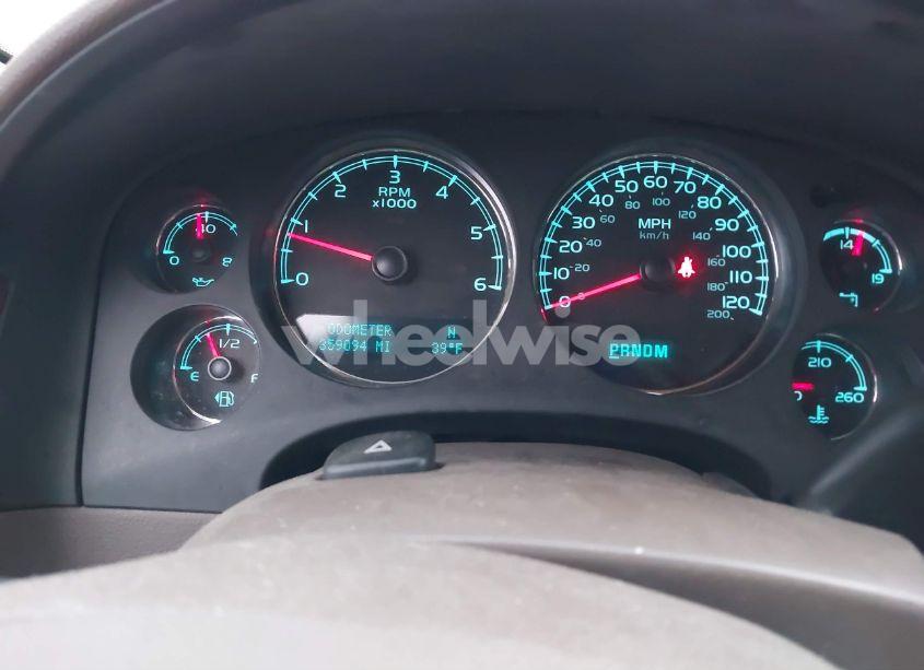 Photo 7 of 2011 Chevrolet Suburban 1500 LT1 (VIN 1GNSCJE01BR177418)