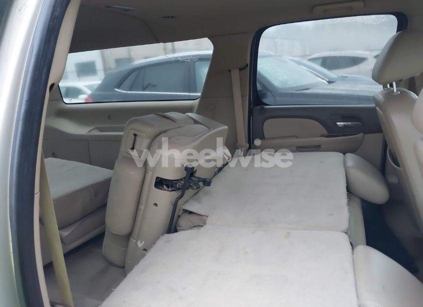 Photo 8 of 2011 Chevrolet Suburban 1500 LT1 (VIN 1GNSCJE01BR177418)