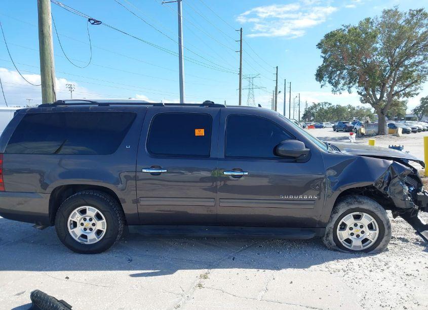 Photo 13 of 2011 Chevrolet Suburban 1500 LT1 (VIN 1GNSCJE01BR253137)