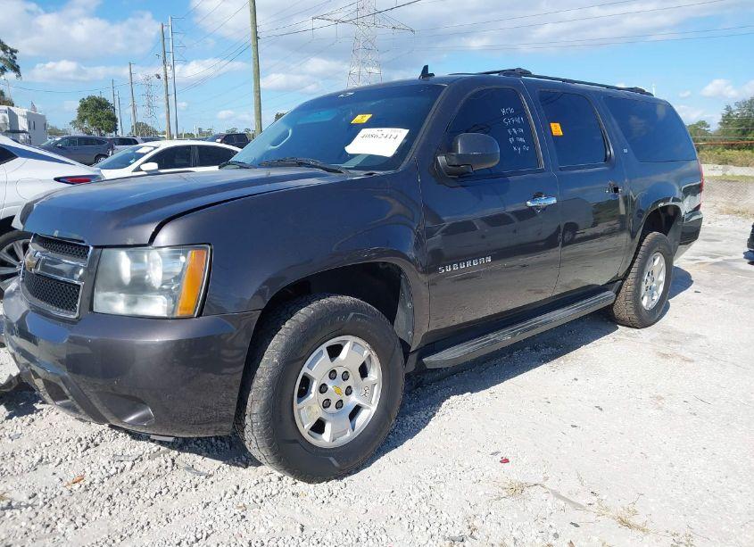 Photo 2 of 2011 Chevrolet Suburban 1500 LT1 (VIN 1GNSCJE01BR253137)