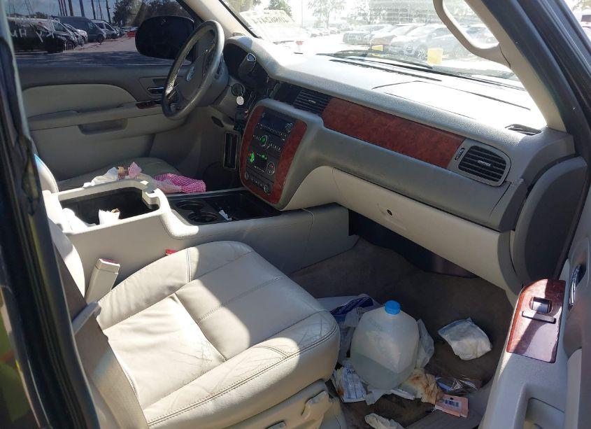 Photo 5 of 2011 Chevrolet Suburban 1500 LT1 (VIN 1GNSCJE01BR253137)