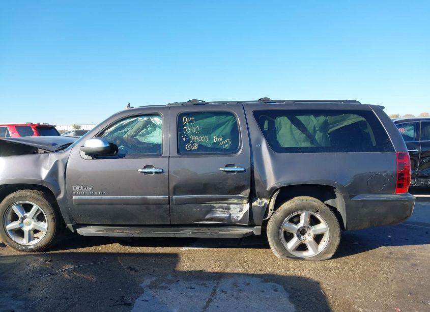 Photo 14 of 2011 Chevrolet Suburban 1500 LT1 (VIN 1GNSCJE01BR299003)