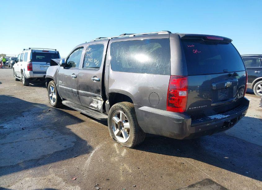 Photo 3 of 2011 Chevrolet Suburban 1500 LT1 (VIN 1GNSCJE01BR299003)