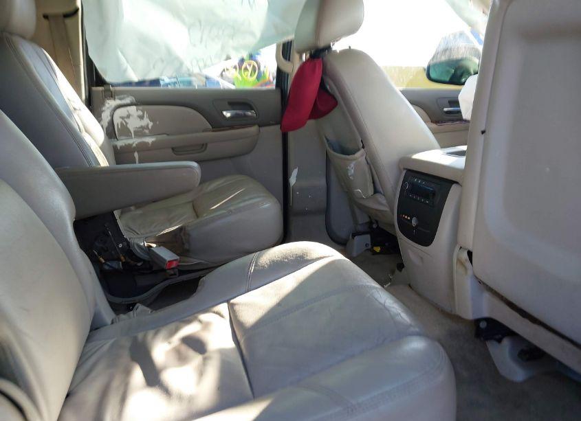 Photo 8 of 2011 Chevrolet Suburban 1500 LT1 (VIN 1GNSCJE01BR299003)