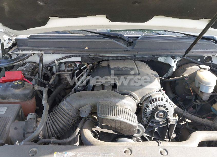 Photo 10 of 2011 Chevrolet Suburban 1500 LT1 (VIN 1GNSCJE02BR160367)