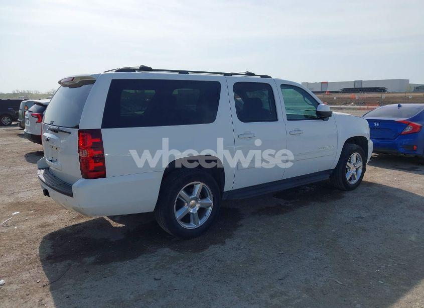 Photo 4 of 2011 Chevrolet Suburban 1500 LT1 (VIN 1GNSCJE02BR160367)