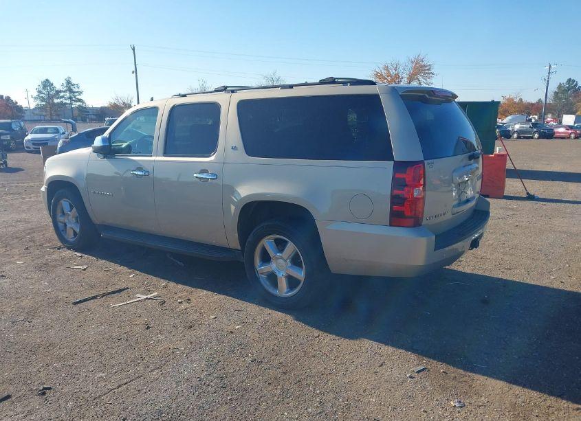 Photo 3 of 2011 Chevrolet Suburban 1500 LT1 (VIN 1GNSCJE02BR302264)